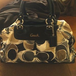 Classy Coach Bag!! Won’t last for long!!!!